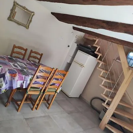 Сasa de vacaciones Maison De Village Avec Jardin Saint-Côme-dʼOlt